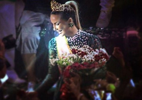 Mocidade paga R$ 1 milhão para ter Claudia Leitte com rainha de bateria