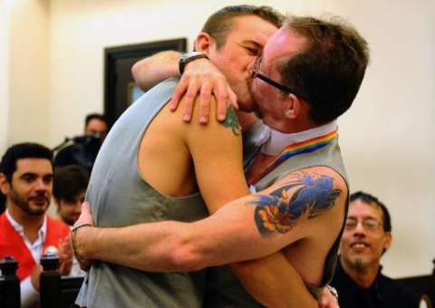 Gays russos fogem de Sochi para casar em Buenos Aires