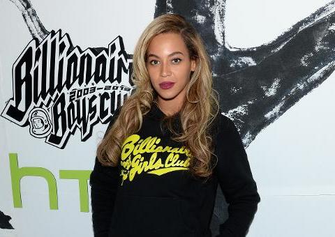  Beyoncé lança álbum surpresa no iTunes