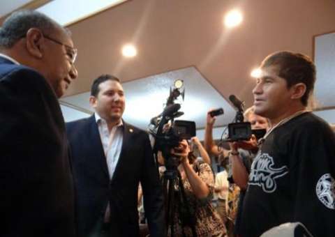 Náufrago salvadorenho deixa as Ilhas Marshall