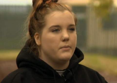  Professora agride aluna por tentar sair da sala durante discussão 