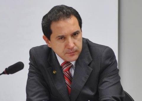 Com prisão decretada, deputado do PMDB não se entrega e é procurado pela PF