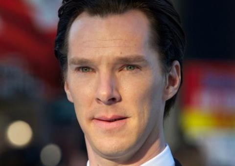 Ator que interpreta Assange diz que admira o trabalho do WikiLeaks