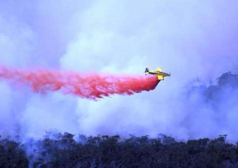 Incêndios por causa do forte calor deixam um morto na Austrália