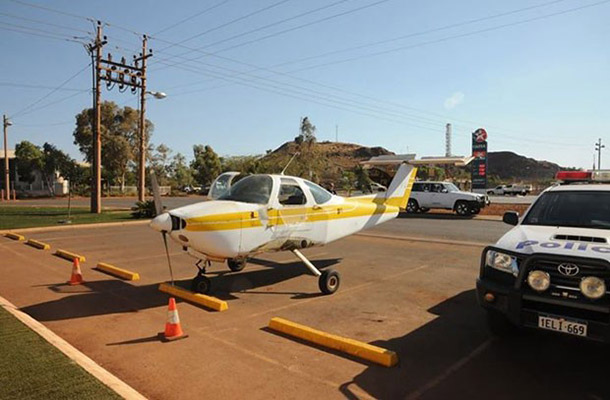 Homem dirige avião pra tomar cerveja