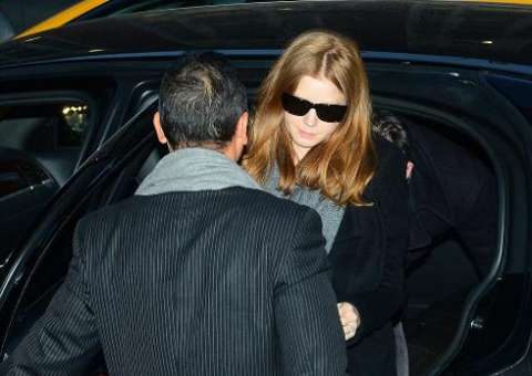 Família e amigos de Seymour Hoffman velam ator