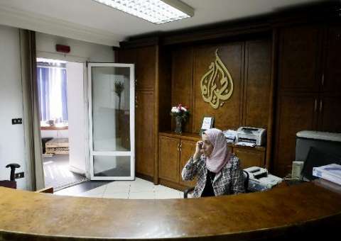 Polícia egípcia prende dois jornalistas da Al-Jazeera