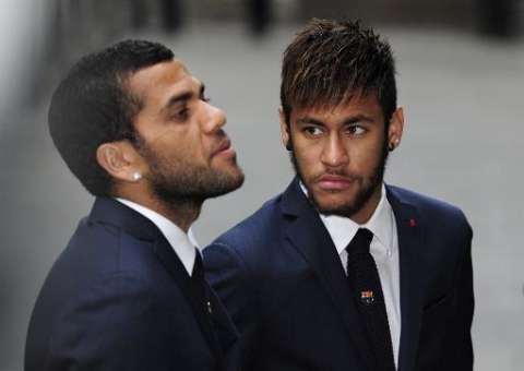 Daniel Alves ameaça deixar o Barcelona