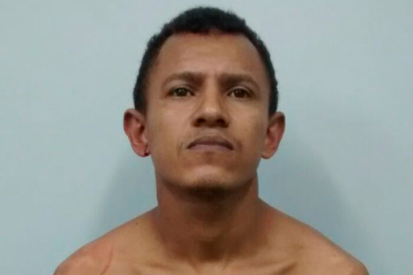 Industriário é preso e esconde arma no travesseiro da filha