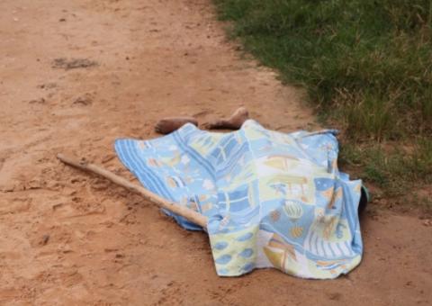 Funcionário da Coca-Cola é assassinado a tiros e tem enxada cravada na cabeça