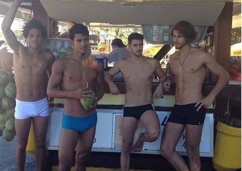 Pedreiro anda enlouquecendo as madames e as obras não param