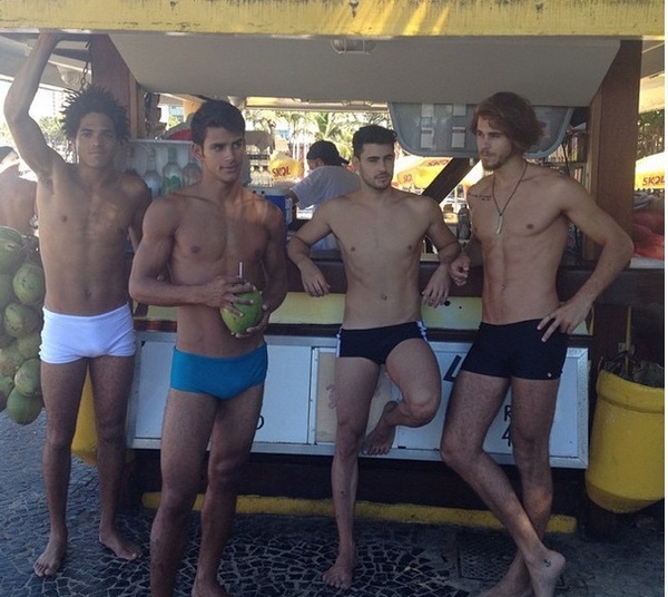 Pedreiro anda enlouquecendo as madames e as obras não param