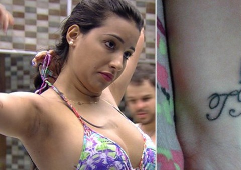 Fã faz homenagem e tatua iniciais da ex-BBB Talita