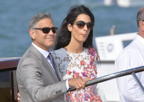 Após casamento, Clooney e Alamuddin almoçam em família