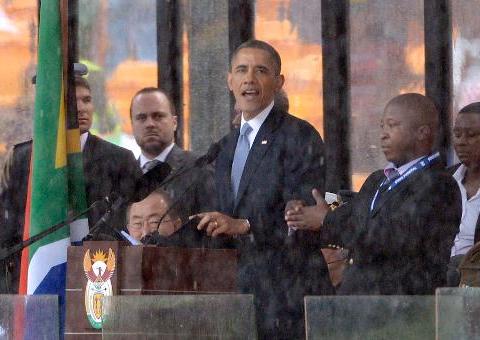   Falso intérprete da linguagem dos sinais afirma que sofreu ataque de esquizofrenia