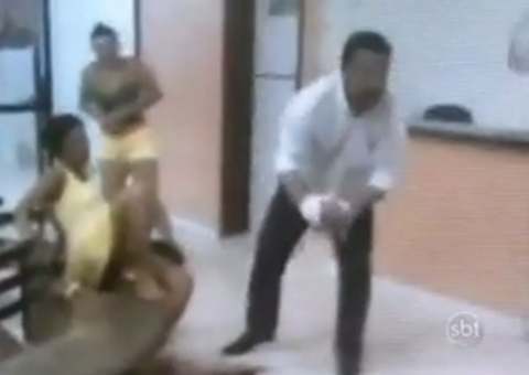 Gestante da à luz no chão de Hospital Público 