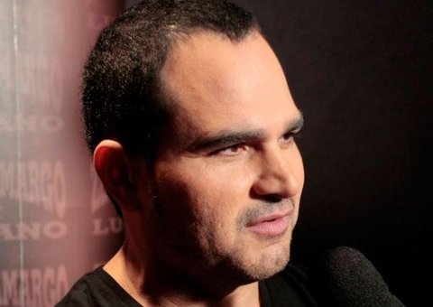 Luciano Camargo causa polêmica ao imitar personagem com esquizofrenia de "Império" 