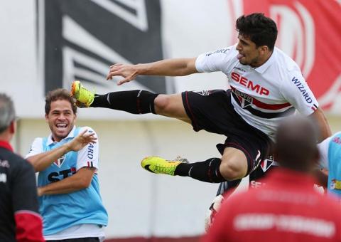 Com 3 de Aloísio, São Paulo bate o Internacional no Sul