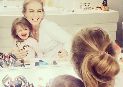 Angélica e Luciano Hulk se derretem por Eva que completa 2 anos