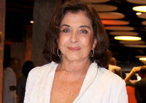 Betty Faria diz que se afastou da TV por plástica: "Deformada"