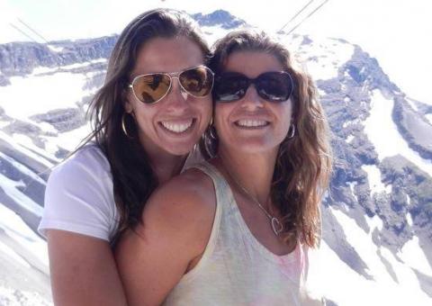 Jogadoras de vôlei assumem relacionamento lésbico 