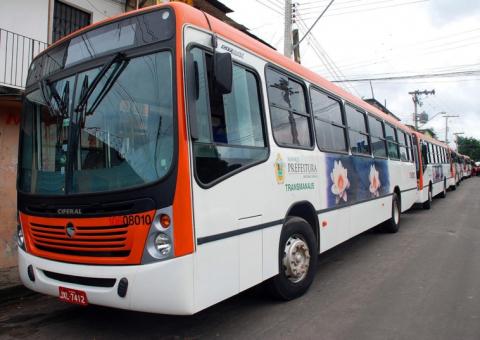 Novos ônibus são entregues à população
