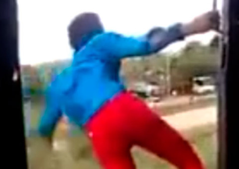 Vídeo mostra homem desafiando a vida em alta velocidade