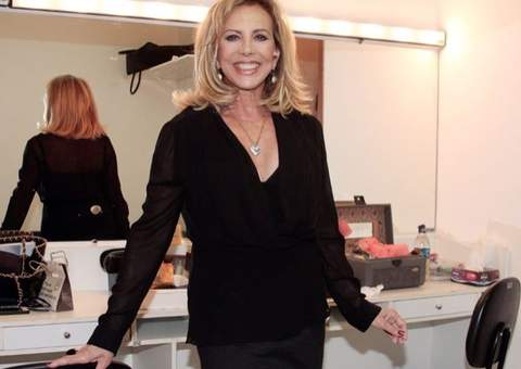 Após tirar nódulo no seio, Arlete Salles volta à TV