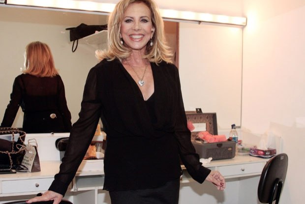 Após tirar nódulo no seio, Arlete Salles volta à TV