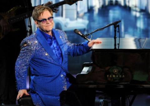  Islamitas russos protestam contra show de Elton John