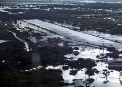 Enchentes deixam mais de 10 mil desabrigados no Paraguai