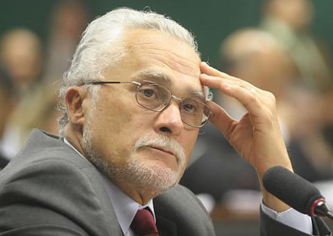 José Genoíno pede aposentadoria por invalidez