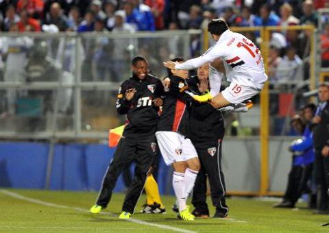 São Paulo sofre no Chile, mas avança na Sul-Americana