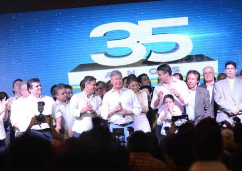 Ao lado de Aécio, Artur  comemora 35 anos de vida pública 