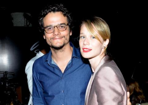 Wagner Moura, Mariana Ximenes e mais famosos prestigiam show de Bebel Gilberto em Ipanema