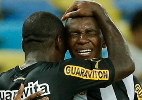 Com 2 gols de estreante, Botafogo derrota o Coritiba