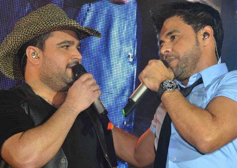Zezé Di Camargo & Luciano comemoram 22 anos de carreira com show