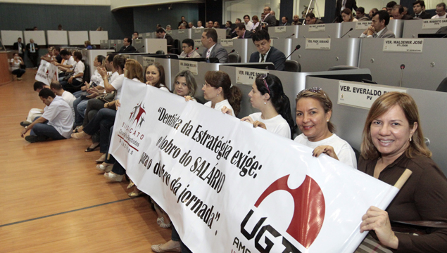 CMM aprova urgência ao PL que reajusta salário de cirurgiões-dentistas 