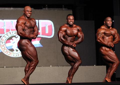 Arnold Schawrzenegger prestigia competição de fisiculturismo