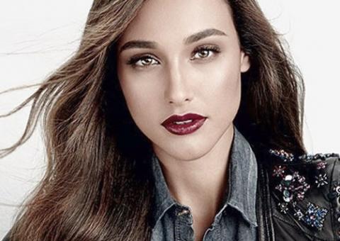 Débora Nascimento diz que é a favor da transa na primeira noite