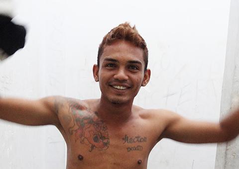 Foragido do Compaj é recapturado fazendo amor com Soldado em Motel