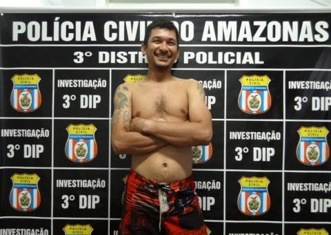 Traficante do morrinho faz  pose ao ser preso por policiais