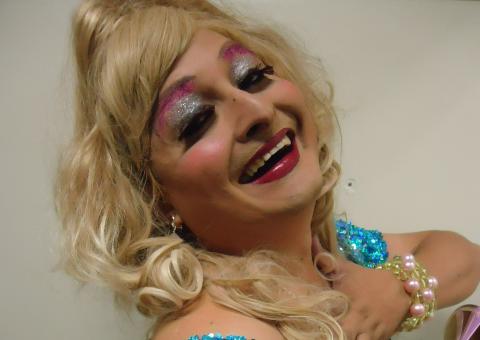 O humor de Lady Parker e Vampira no Centro do Idoso de Aparecida