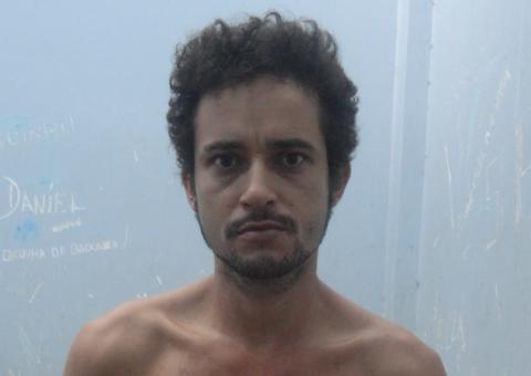 Homem é preso por porte de arma de fogo e tráfico drogas na Compensa 1