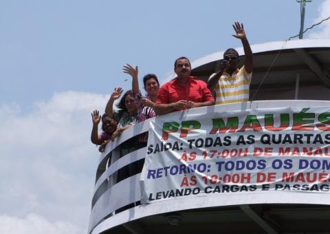 Médicos Cubanos são recebidos com festa em Maués