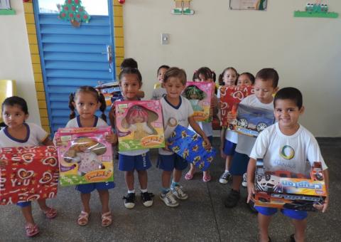 Secretário Pauderney Avellino visita a Creche Municipal Manuel Octávio Rodrigues