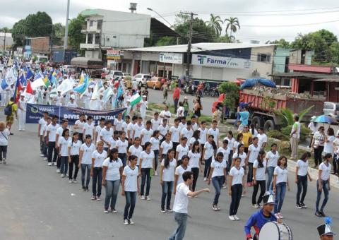 Desfile Cívico Municipal desperta civismo nos alunos