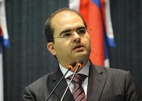 Nicolau quer saber quem patrocinou faixa com seu nome