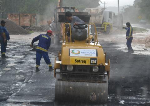 Prefeitura atende reivindicação da população e asfalta parte da AM-010