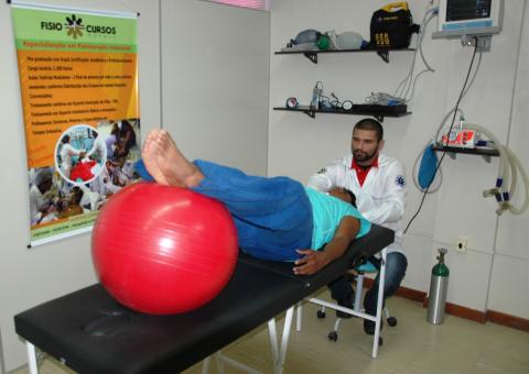 Fisioterapeuta explica como melhorar as dores nas costas 